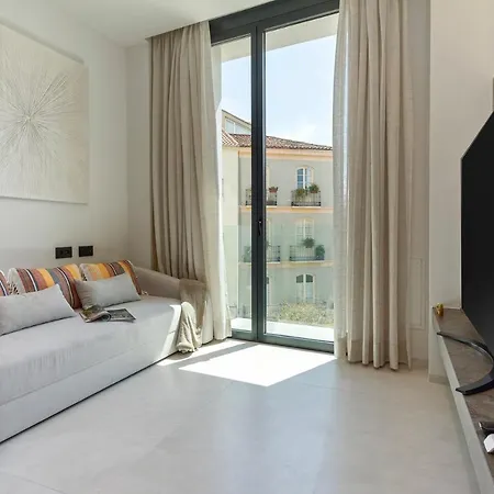 Magnificent Renovated 2bd 2bth Duplex With Terrace - Centre Appartement *